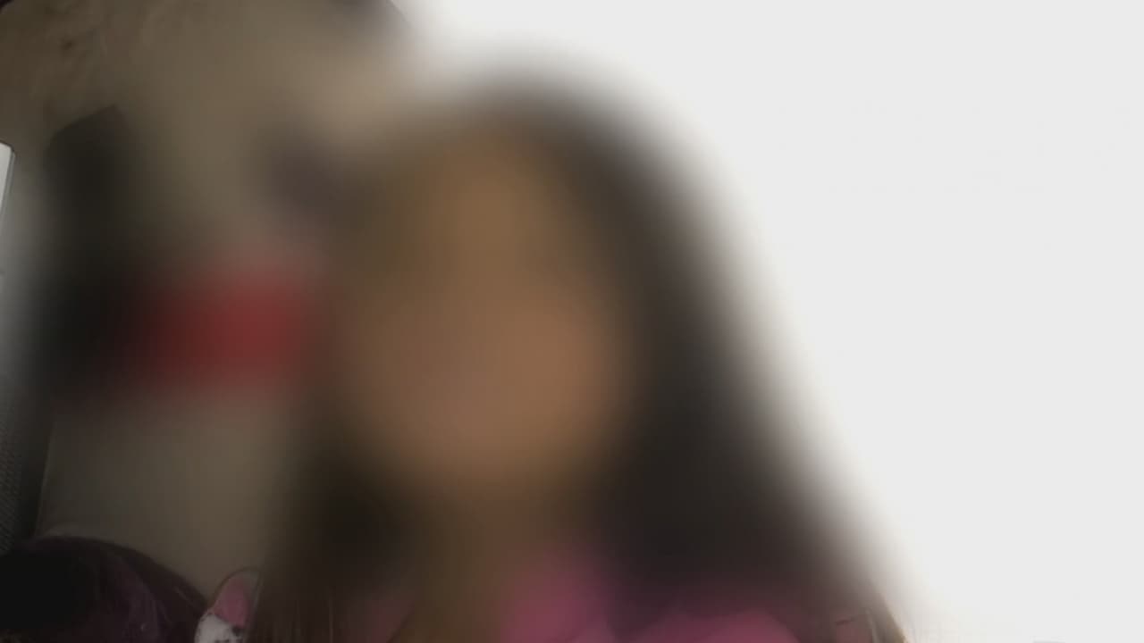 <b>Acusan a un hombre de violar y dejar embarazada a su nieta de 11 años</b>
<br>
<br>El abuelo supuestamente cuidaba de la menor y de sus dos hermanitos mientras sus padres trabajaban sin saber de los actos de violación cometidos. A la niña le practicaron un aborto porque su vida corría peligro. El sujeto fue arrestado.