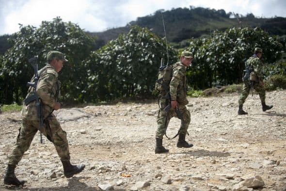 Dos militares colombianos fueron sorprendidos con 410 kilos de cocaína en un camión, apenas un mes después de que 33 uniformados fueron destituidos por el aterrizaje de un avión militar que portaba 20 kilos de marihuana. Ver toda la información