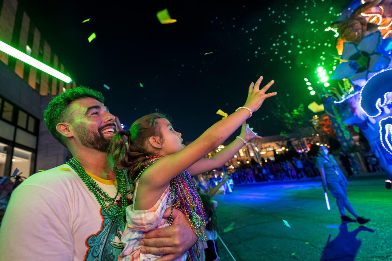 Artistas como Juanes, T-Pain y Joe Jonas encabezan los conciertos de Mardi Gras 2025 en Universal Orlando.