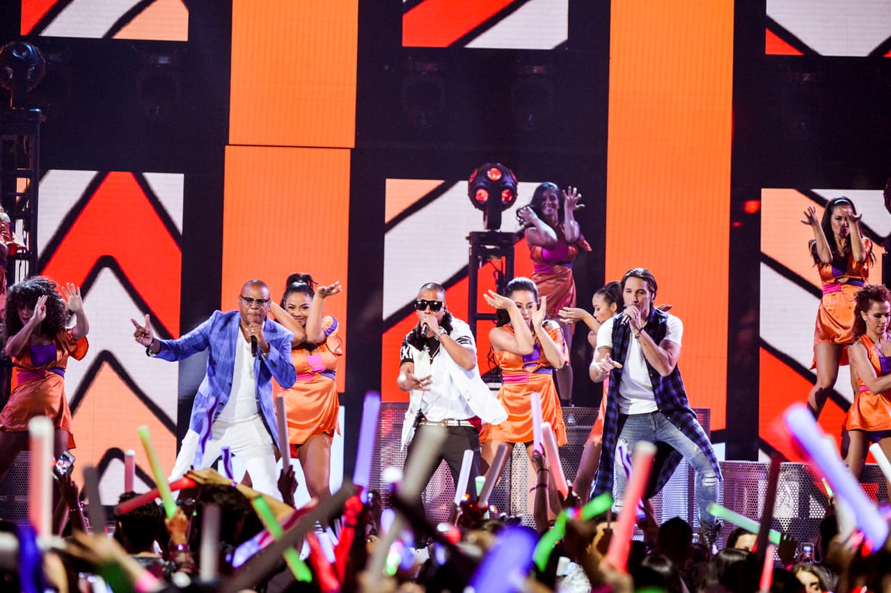 'La Morena' y 'El Tiburón' fueron los temas con los que pusieron a bailar a los asistentes.