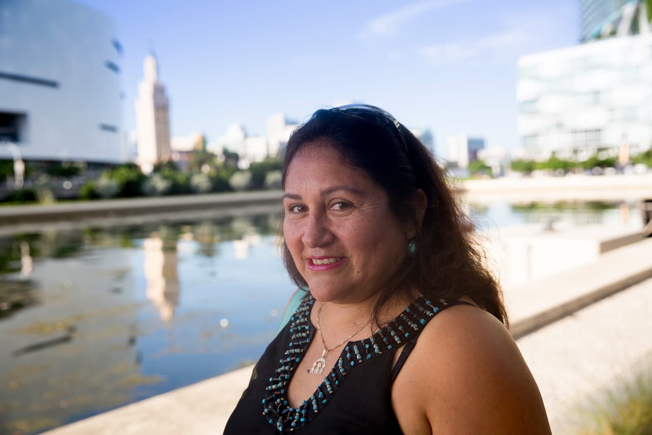 Lizbeth Polo Smith ha vivido sin papeles en Estados Unidos desde 2002, cuando dejó su natal Perú para irse a trabajar a Connecticut. Desde entonces pudo traer a dos de sus tres hijos a Estados Unidos, gracias a un trámite de visas que hizo su expareja y que duró seis años.