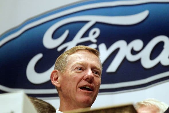 10. ALAN MULALLY, CEO FORD MOTOR- Colocándose en décimo lugar se encuentra el CEO de Ford Motor al haber recibido sólo en 2011 una paga anual de $29.5 millones, 11% por encima de lo que ganó el año anterior.