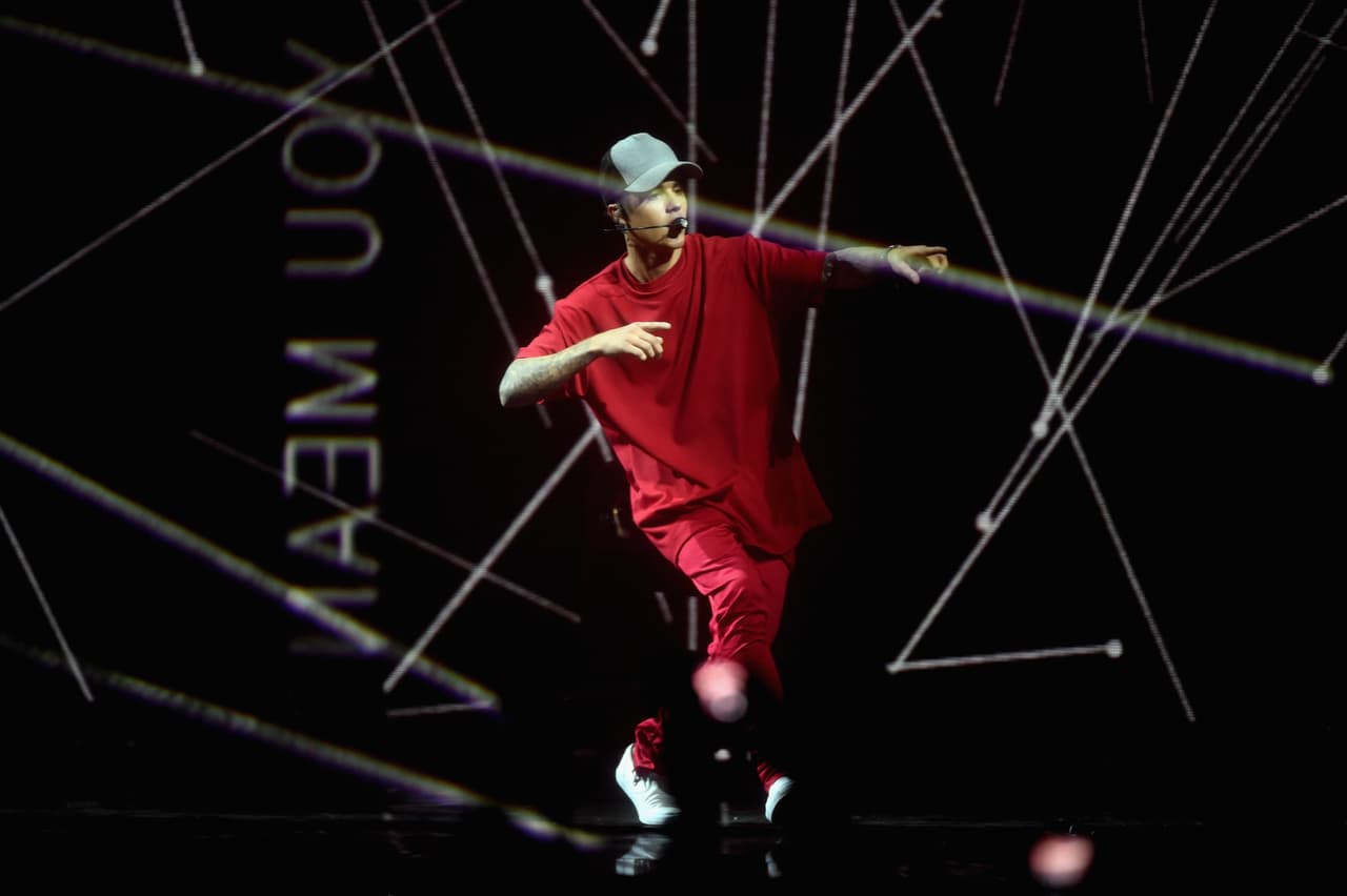 Y ya que el cabello es tan importante para él, así que pide una secadora nueva (imprescindible que jamás la haya usado nadie anteriormente).