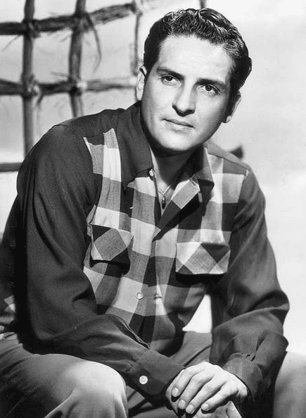 Este galán es Arturo de Córdova, quien filmó más de cien películas de cine negro. ¡No te pierdas los jueves de películas clásicas en Galavisión!