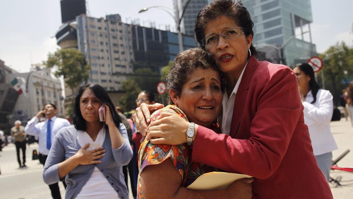 Two hours after an earthquake readiness drill, residnets of Mexcio City were taken by surprise when the felt a real quake.