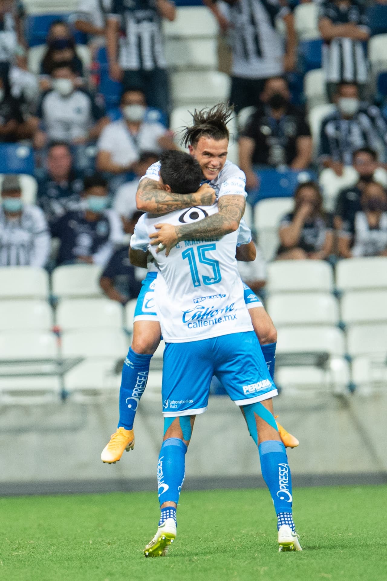 Solo un minuto después de que el local se fuera al frente, apareció el uruguayo Tabó para empatar el juego con un disparo dentro del área.