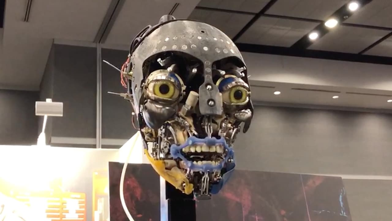 Robots creados por jóvenes inventores invaden la ciudad espacial