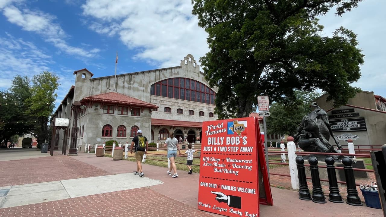 Cowtown Coliseum tiene show de rodeo los viernes y sábado.