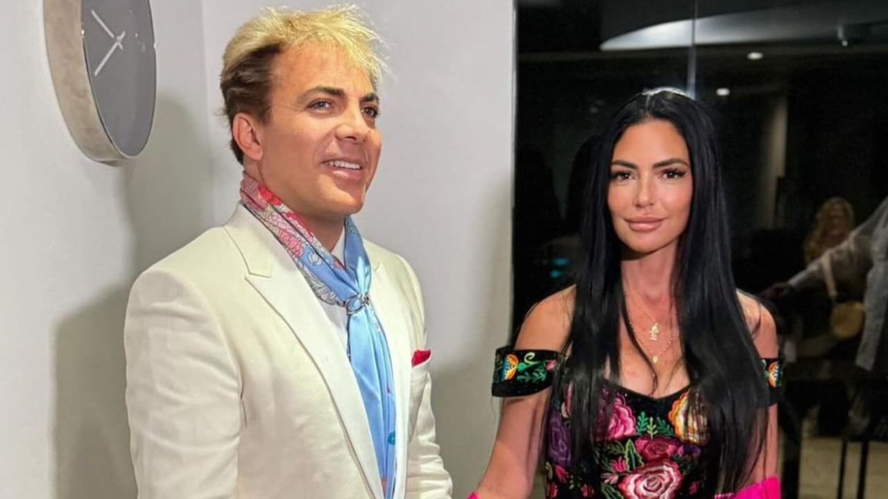 La novia de Cristian Castro ya canta y le dice que no responder
