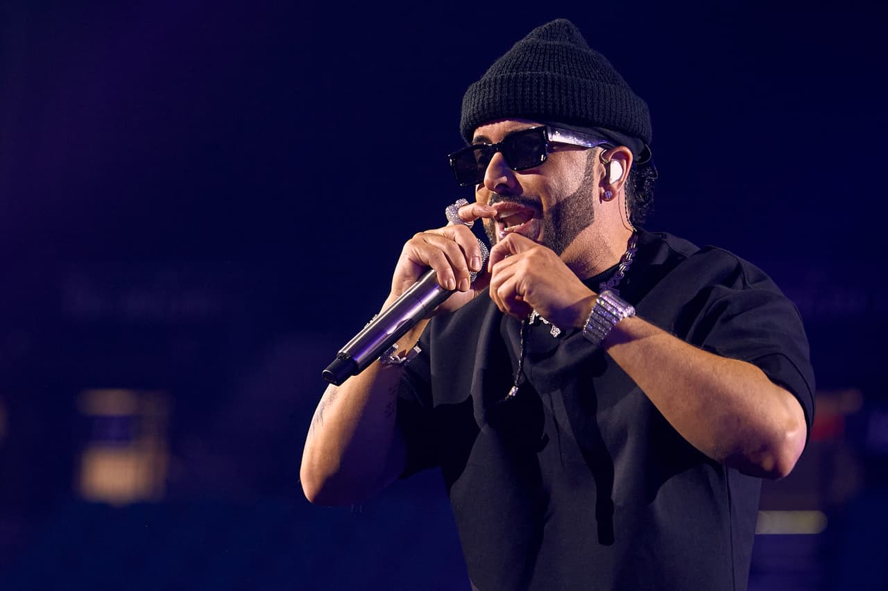 Yandel en los ensayos de los Latin AMAs 2024