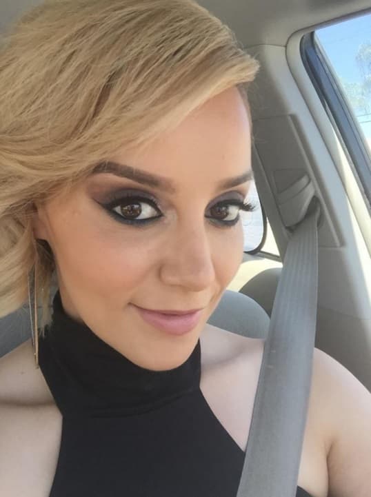 En esa compañía 
<b><a href="https://www.univision.com/famosos/juan-rivera-rosie-rivera-nuevo-trabajo-jenni-rivera-empresas-chiquis" target="_blank">laboran Juan y Rosie Rivera</a></b>, quienes salieron de las dos empresas de Jenni Rivera tras ser acusados por Chiquis y luego de una controvertida auditoría que se hizo a las compañías. 
<br>