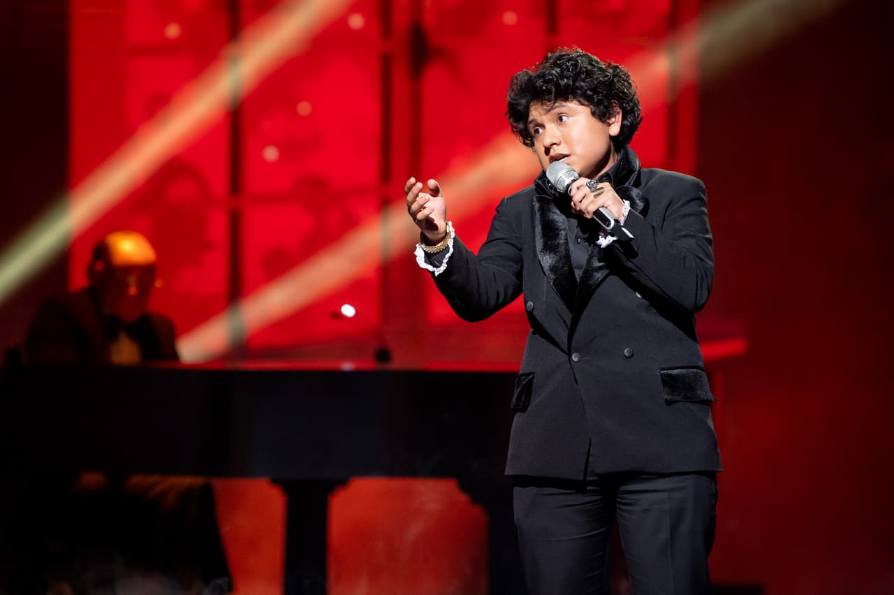 En el duelo a muerte de imitación, Luigui Jesús regresó al escenario a José José.