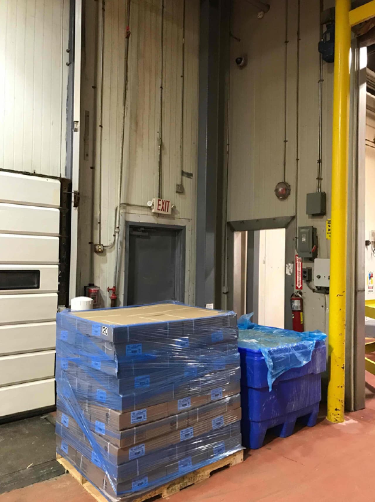 Obstrucción hacia las salidas de emergencia.