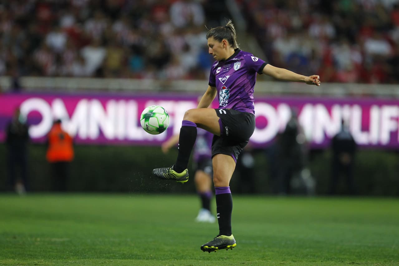 Chivas cayó en la vuelta, pero se impuso en el global gracias al triunfo en la ida y Blanca Félix se erigió como la heroína tras atajarle un penal a Charlyn Corral.