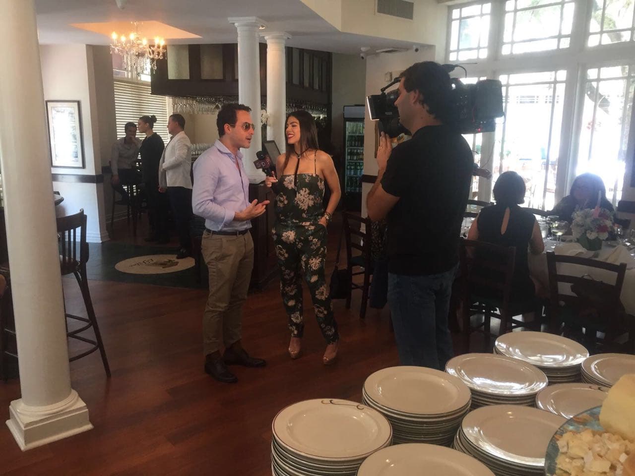 Carlos tiene consejitos para el bebé.