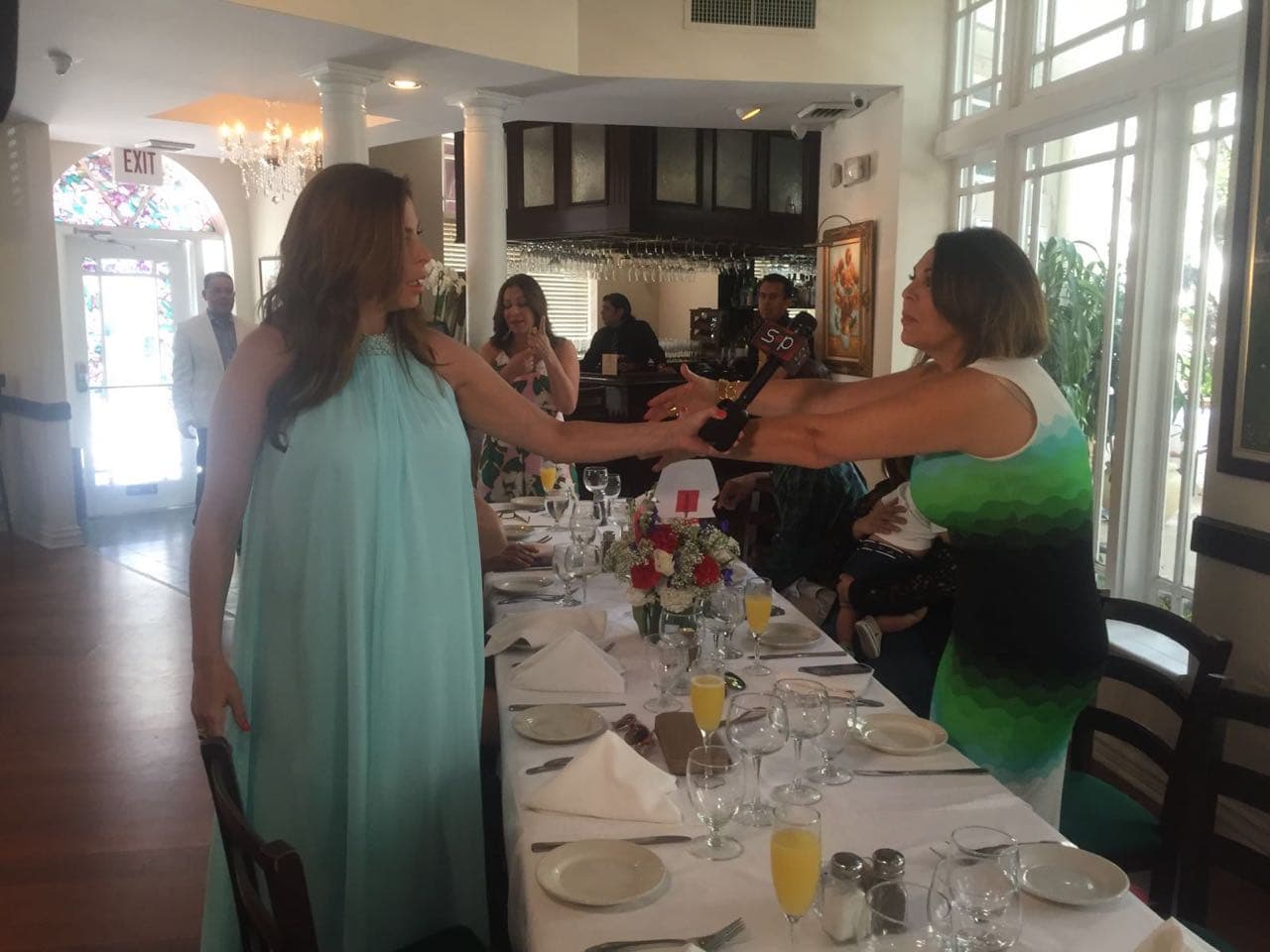 Lourdes estuvo entrevistando a sus invitados.