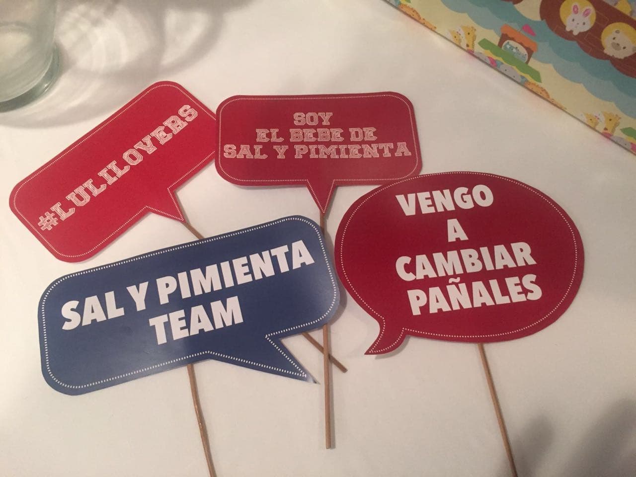 Estos fueron algunos de los divertidos carteles de la celebración.