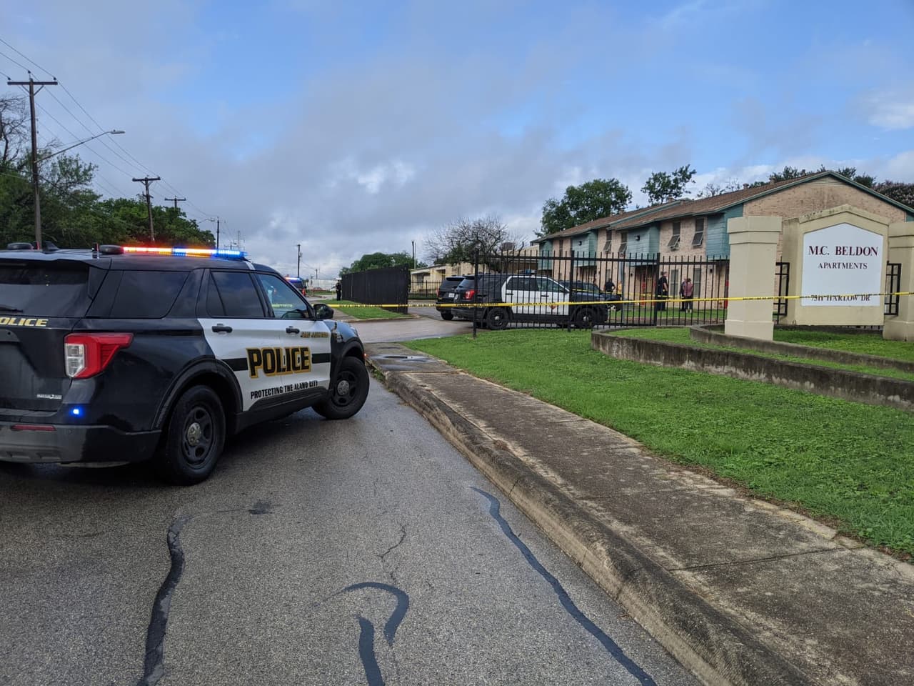 Matan a tiros a una madre frente a sus tres hijos en San Antonio, justo cuando iban para la escuela