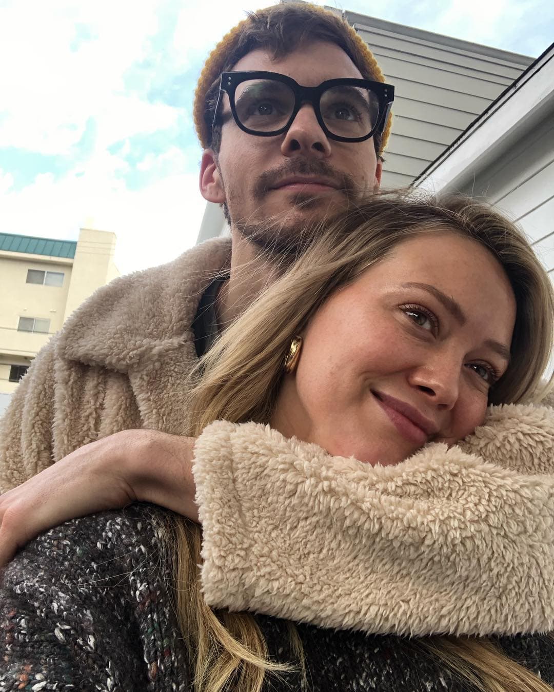 El momento llegó para la estrella de 31 años cuando Matthew le propuso matrimonio y así lo anunciaron este jueves 9 de mayo.