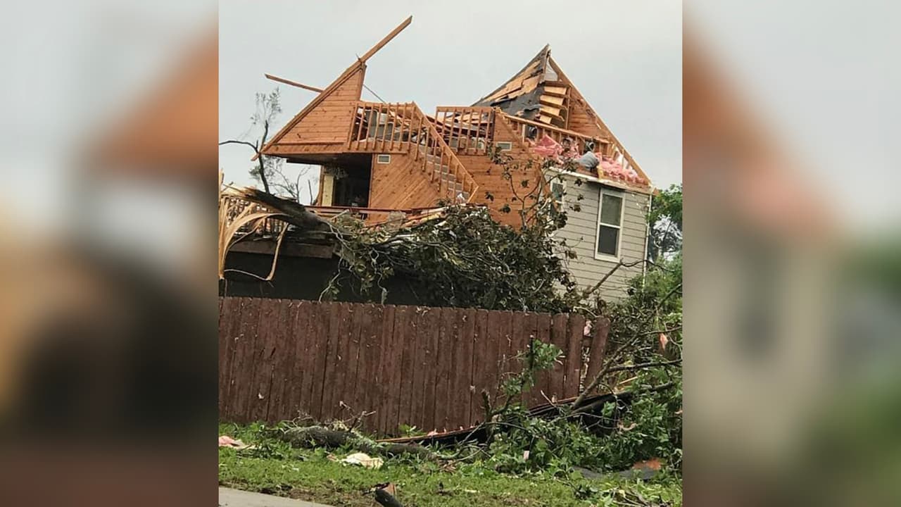 Onalaska, al noreste de Houston, sufrió el paso del tornado durante la tarde de este miércoles.