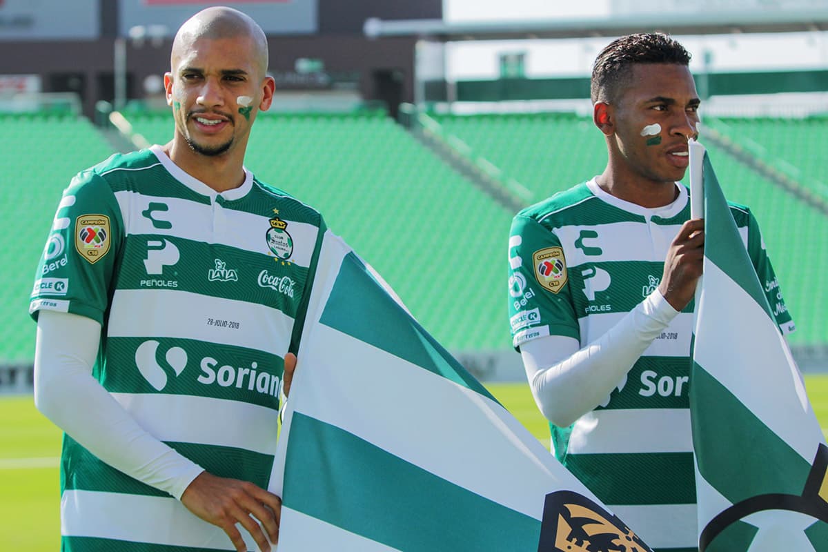 Junto al brasileño Matheus Dória (izquierda), Ayrton Preciado esperaba ser clave para el campeón defensor de la Liga MX en el Apertura 2018, pero no fue así.