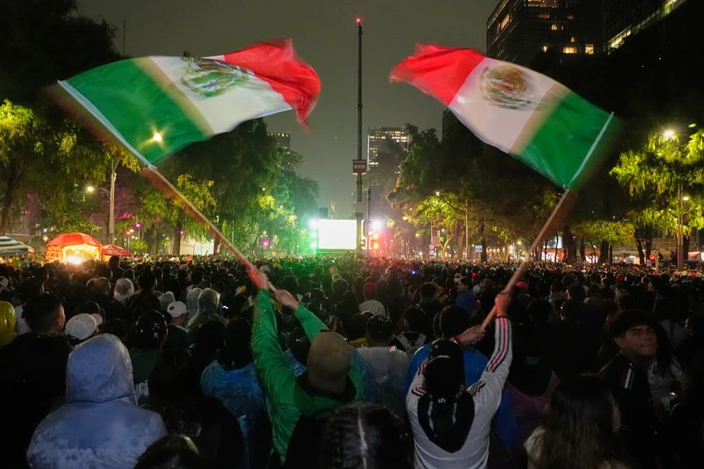 Tres agentes heridos y cuatro personas bajo arresto en Los Ángeles tras la victoria de México
