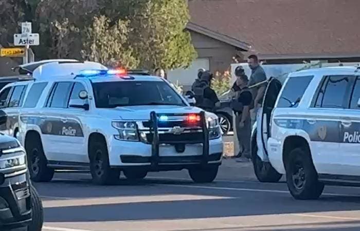 Agentes de la policía de Phoenix en el sitio.