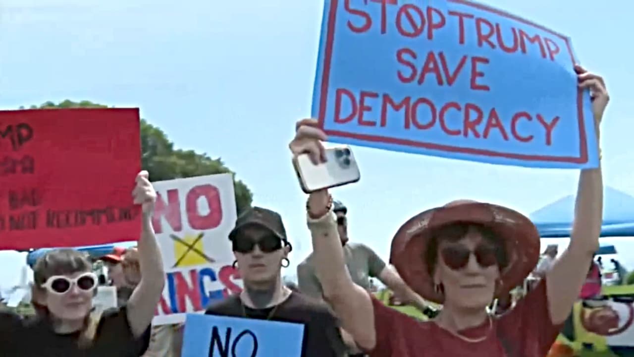 “Si no hacemos nada, terminaremos en una dictadura”, Long Beach participa en No Kings Day 3