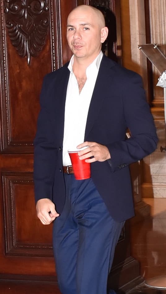 Es sabido que el cantante es un 'partyman' a todo lo que da y hace unos días lo captaron bebiendo en un casino de la ciudad de Miami.