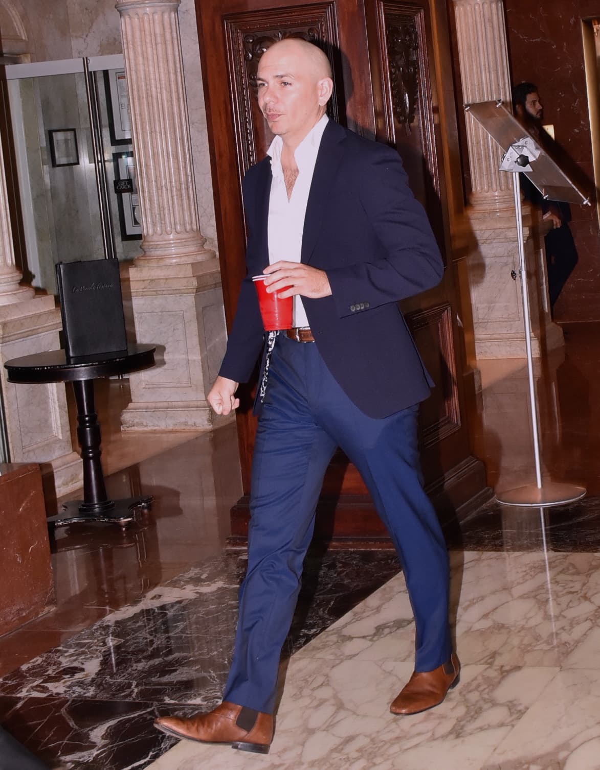 El cantante se la pasa increíble en la ciudad de Miami y una muestra es que siempre visita los lugares más divertidos.