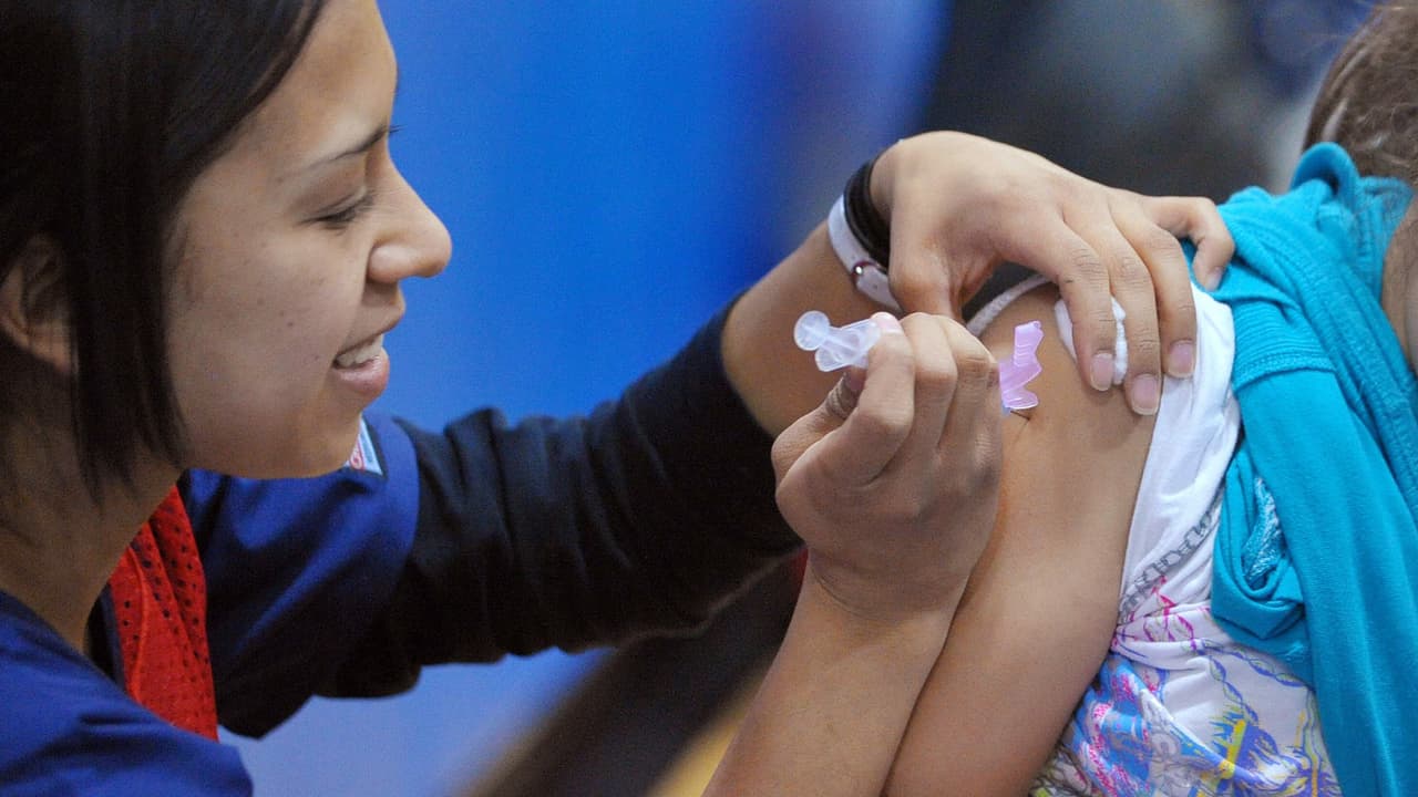 La importancia de que los niños en California reciban sus vacunas regulares de cara al regreso a clases