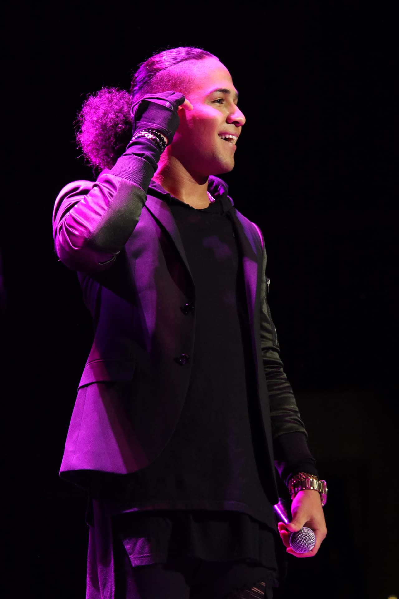 Richard vivó los primeros diez años de su vida en República Dominicana. De padre músico y madre bailarina, siempre supo que quería cantar.