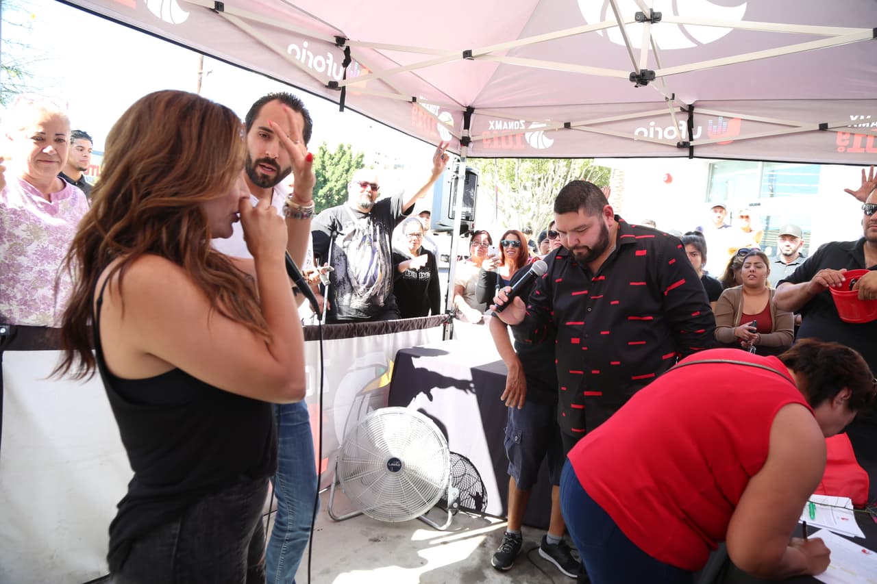 Así se divierten los locutores del Free-guey show cuando no están en cabina.