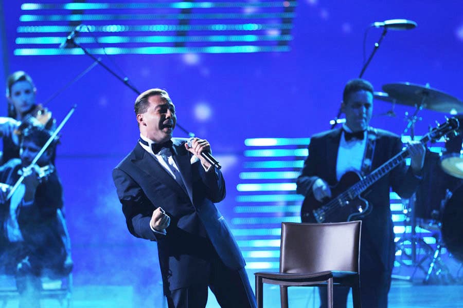 Cristian Castro
<br>Año: 2011
<br>El 'Gallito Feliz' homenajeó a José José con los temas 'Amor amor', 'Espera un poco' y 'El triste'.