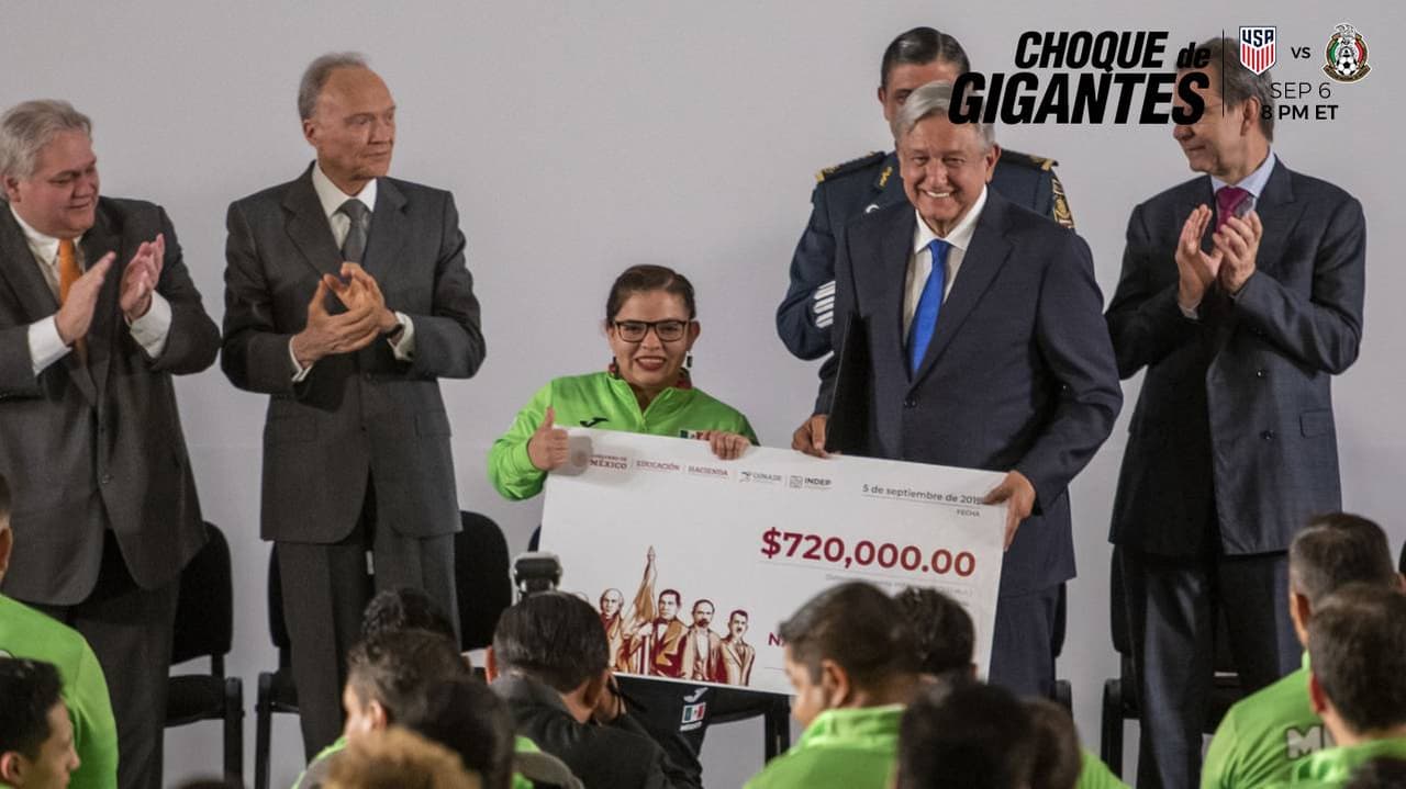 Atletas parapanamericanos reciben premios en México