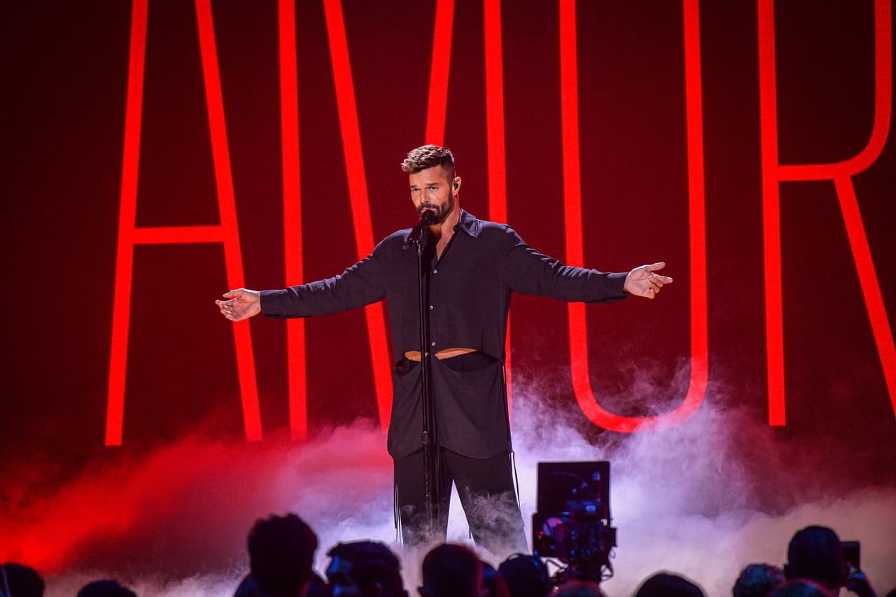 Thalía fue la encargada de dar la bienvenida a la fiesta de la música latina y de presentar a su "amado amigo" Ricky Martin.