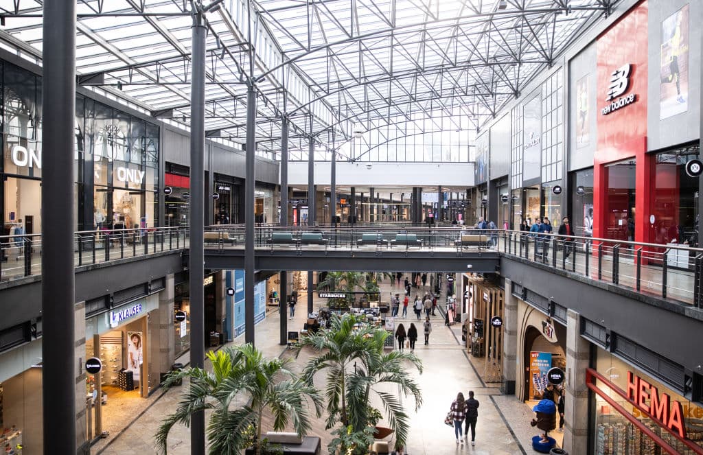 Los centros comerciales deben estar cerrados.