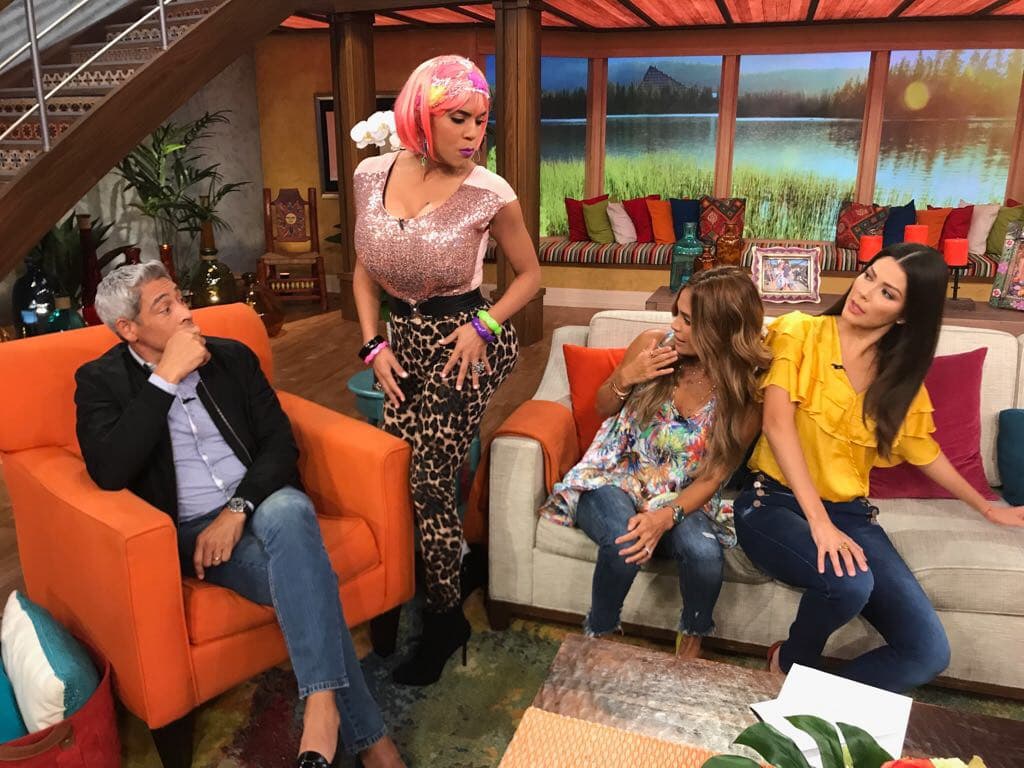 ¿Será de verdad? Karla y Ana Patricia no podían creer lo que estaban viendo.