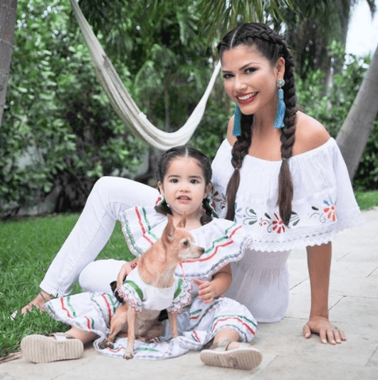 Ana Patricia adora enseñarle a su hija sus tradiciones.