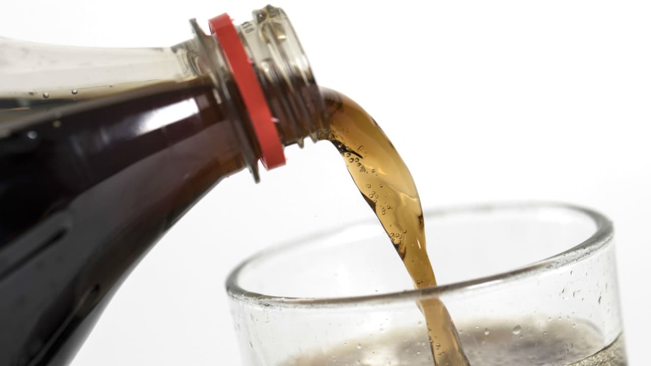 <b>Mira también: </b>Un estudio publicado por la Universidad de Michigan asegura que comer un perro caliente te quita 36 minutos de vida y una bebida azucarada te resta ocho minutos. El doctor Juan Rivera explica la importancia de mantener una alimentación saludable. 
<b><a href="https://www.univision.com/noticias" target="_blank">Ver más noticias aquí. </a></b>