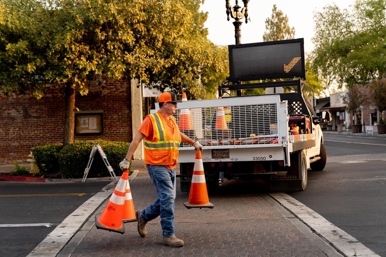Durante este viernes, la ciudad se encargó de delimitar los desvíos aledaños al evento.