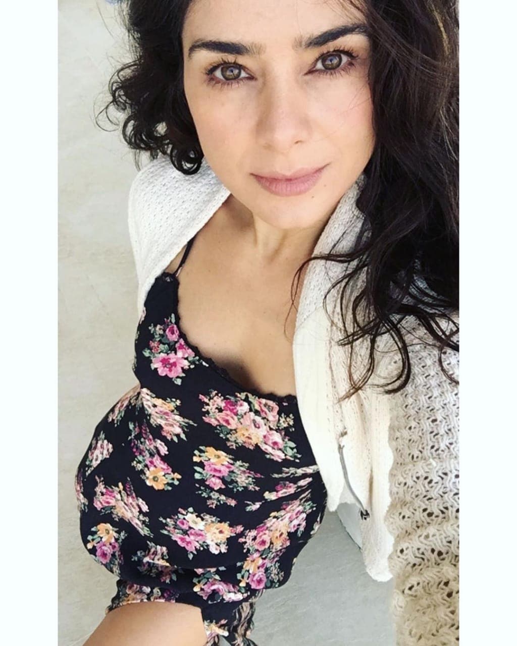 María Elvira Morales, mejor conocida como Mimí Morales, nació el 11 de abril de 1976 en Cartagena de Indias, Colombia.