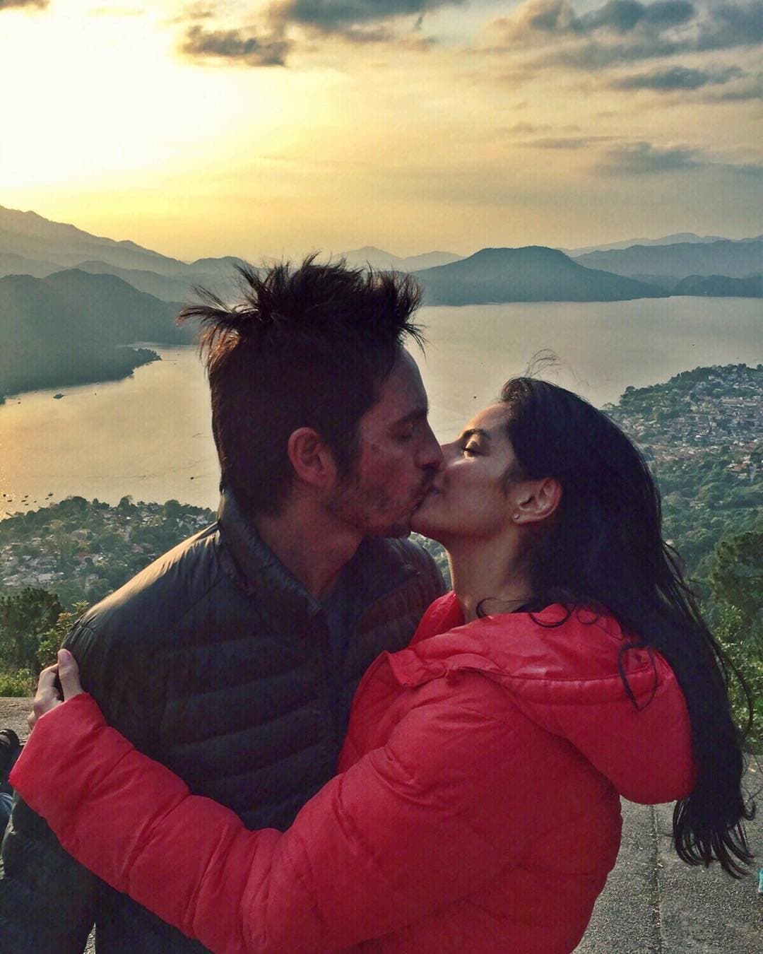 Aislinn y Mauricio están cada día más cerca del altar.