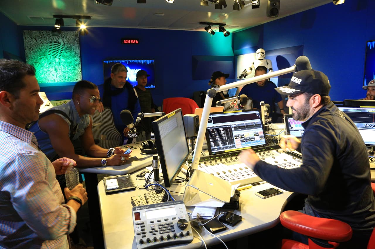 Después de 7 años ausentes de los escenerios, Los Orishas regresan a presentarse en Miami, pero primero no podía faltar una visita al Enrique Santos Show.