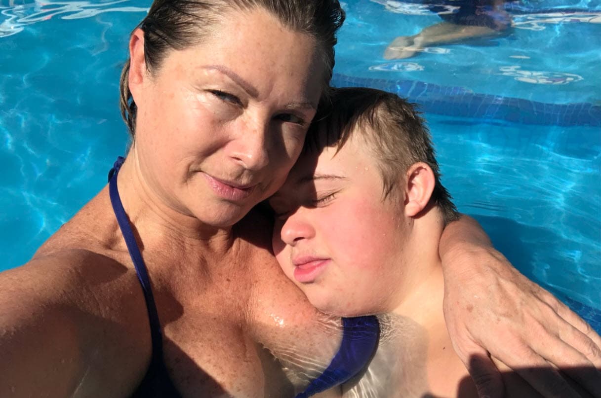 Sin embargo, a la artista de 53 años le llena de zozobra el panorama: "Me siento muy emocionada y contenta, 
<b>pero también triste</b>, porque las mamás finalmente trabajamos para que ellos sean independientes y productivos, pero muy en el fondo no queremos soltarlos", admitió en entrevista para TVNotas este martes 22 de febrero.
<br>