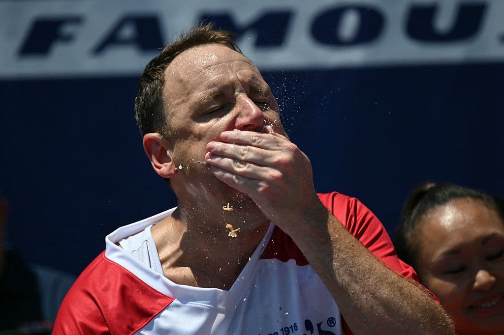 El comedor competitivo se ausentó del evento en 2024 debido a una disputa contractual relacionada con un acuerdo que había firmado con una marca competidora, la empresa de carne vegetal Impossible Foods.