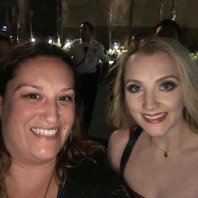 La hermosa Evanna Lynch, quien hace el papel de Luna Lovegood, no se podía perder tan importante evento.