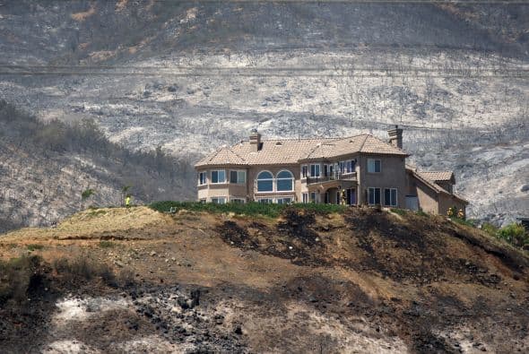 Tras toda una semana de incontrolables incendios, el Condado de San Diego está en labores de reconstrucción y reforestación de zonas devastadas. ¿Quieres ver más? Reporte completo aquí