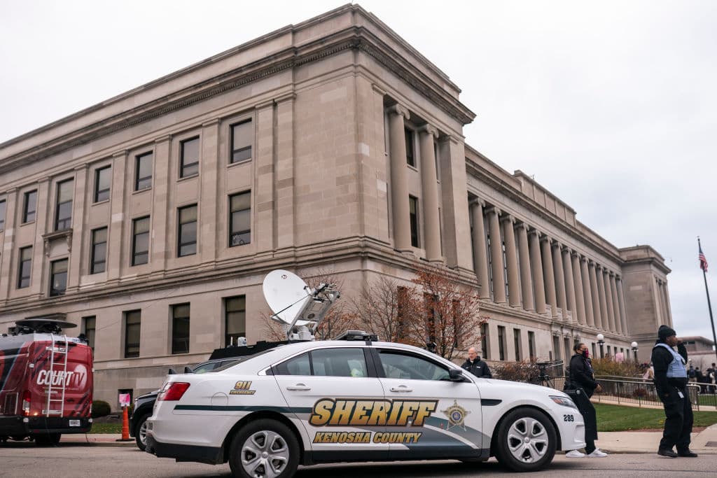 Tensión a la espera del veredicto del caso Rittenhouse: Kenosha se prepara con la Guardia Nacional en alerta