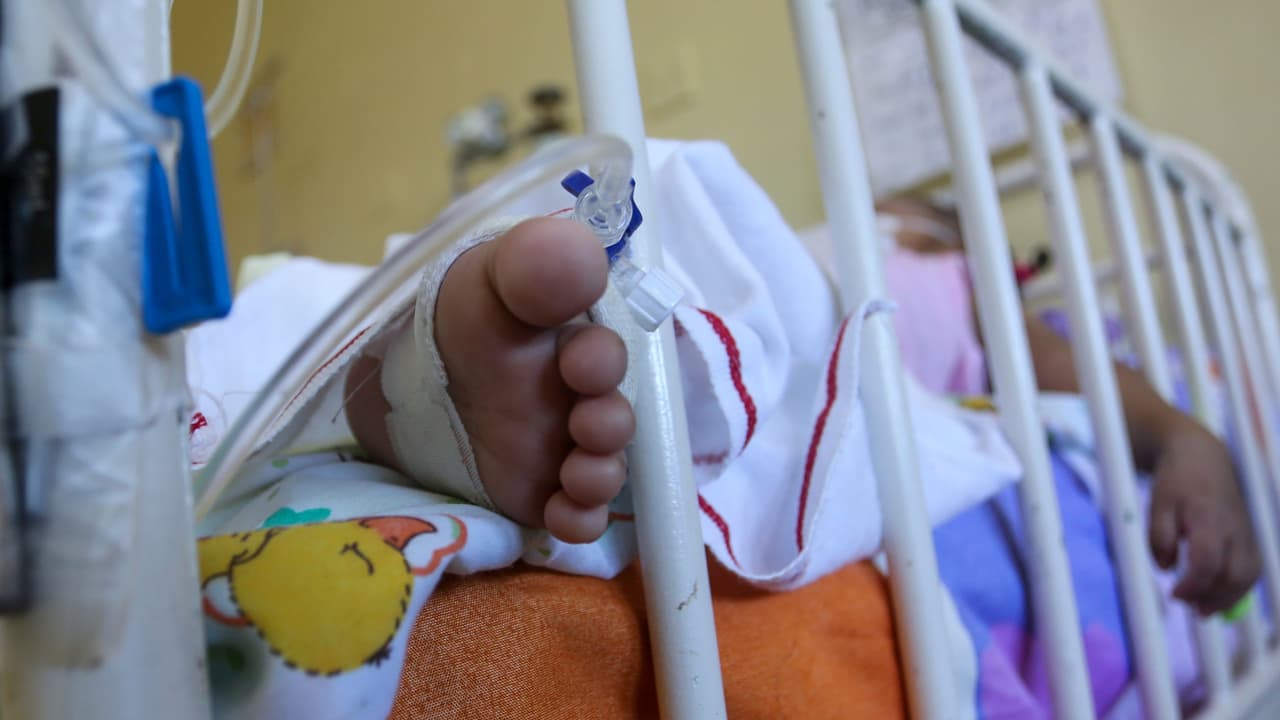 “A esta enfermedad no le interesa la edad”: experto sobre muerte de un niño de 4 años debido al coronavirus